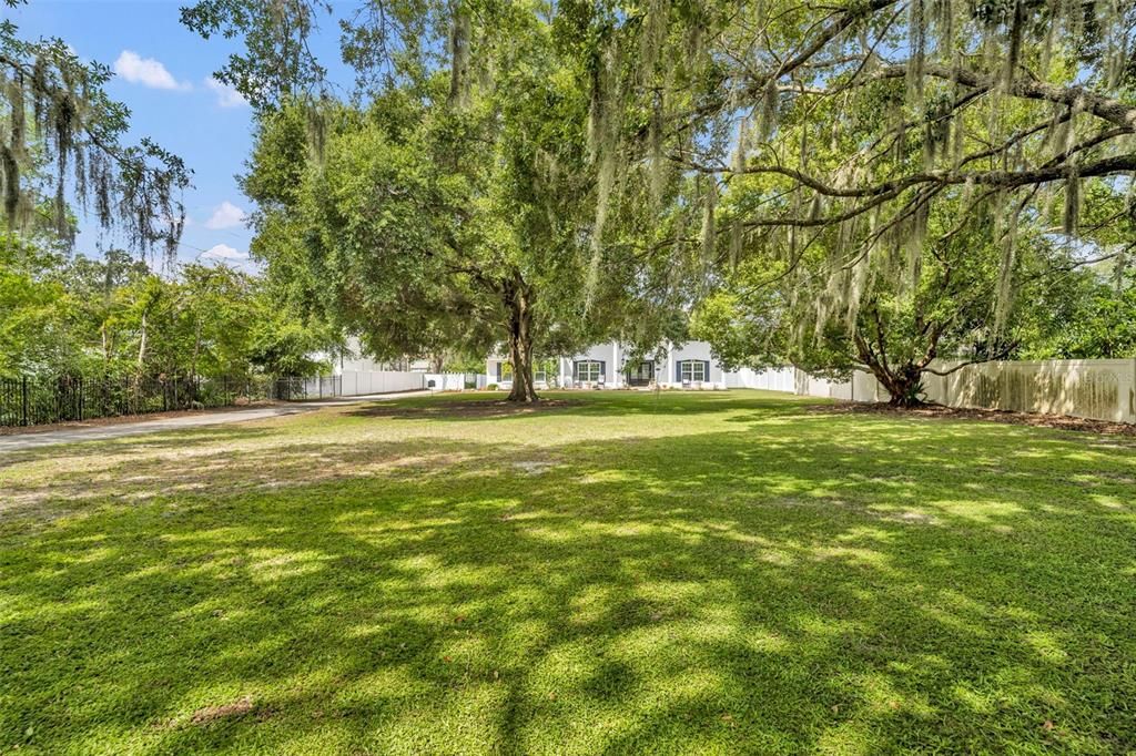 Activo con contrato: $600,000 (4 camas, 2 baños, 2668 Pies cuadrados)