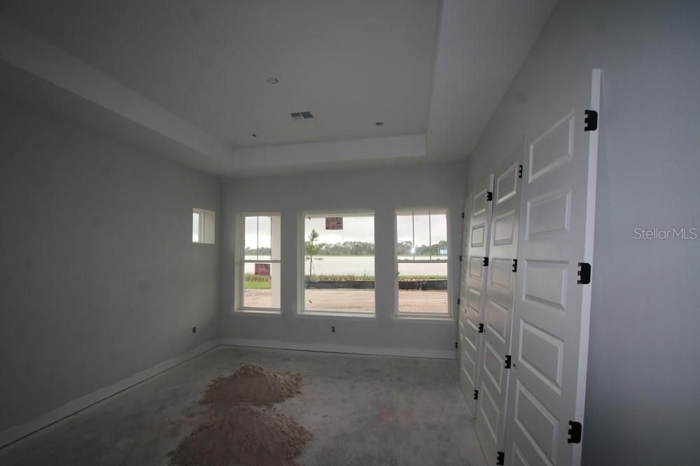 Под контрактом: $1,018,860 (4 спален, 3 ванн, 2940 Квадратных фут)