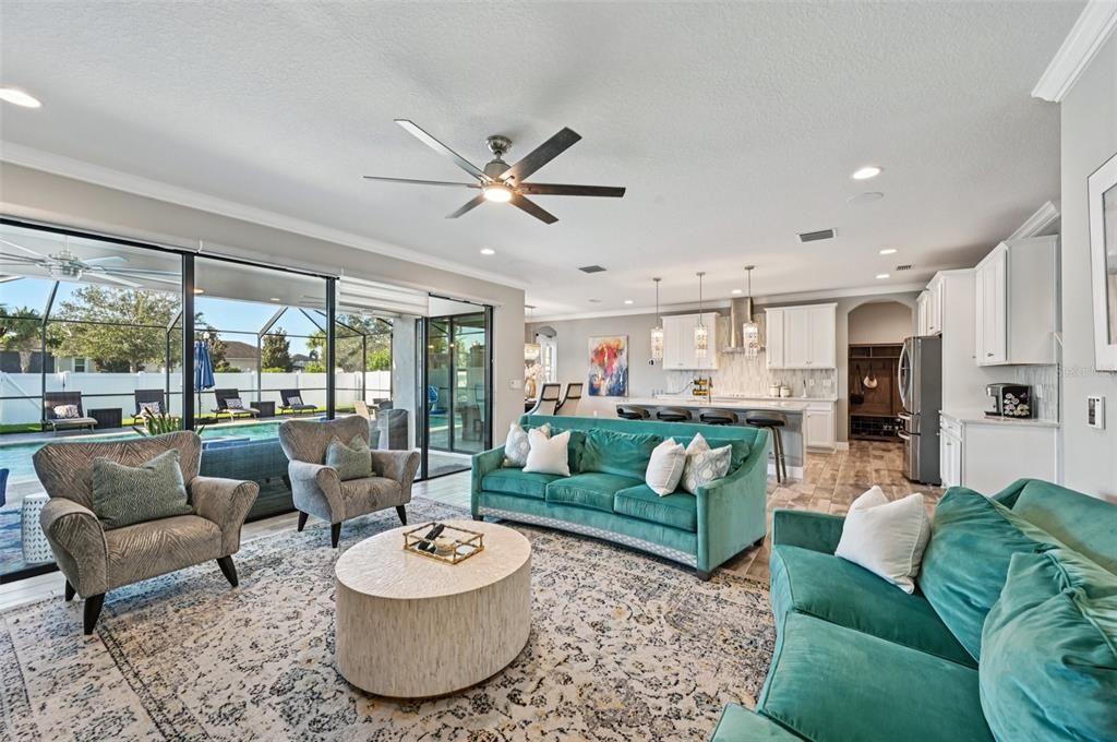 En Venta: $725,000 (5 camas, 3 baños, 3381 Pies cuadrados)