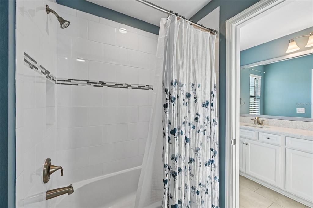 En Venta: $725,000 (5 camas, 3 baños, 3381 Pies cuadrados)