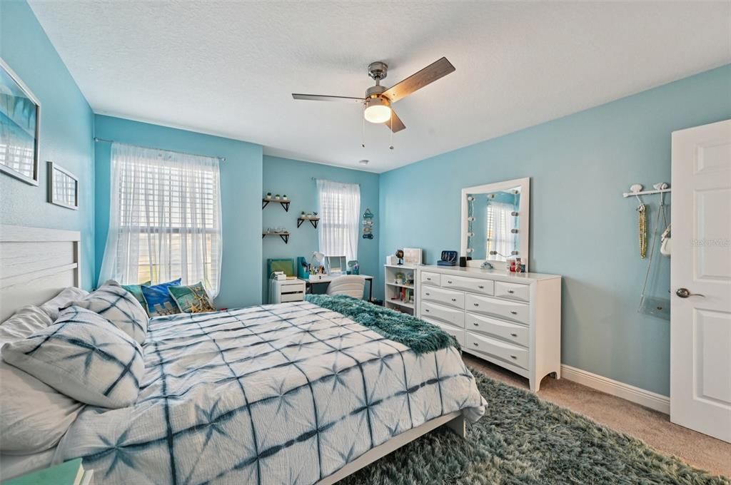 En Venta: $725,000 (5 camas, 3 baños, 3381 Pies cuadrados)