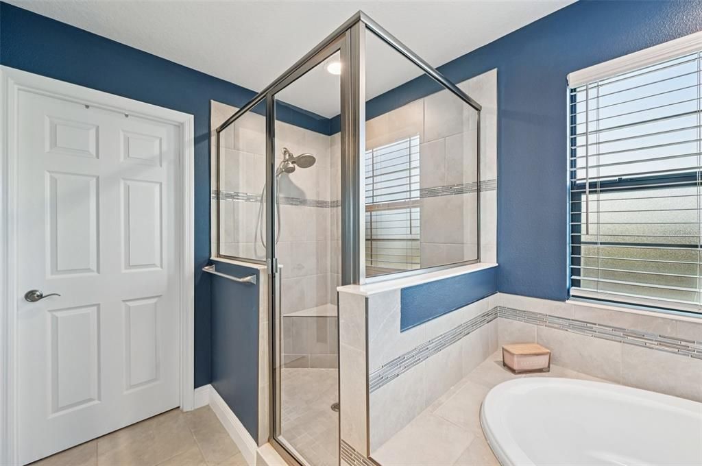 En Venta: $725,000 (5 camas, 3 baños, 3381 Pies cuadrados)