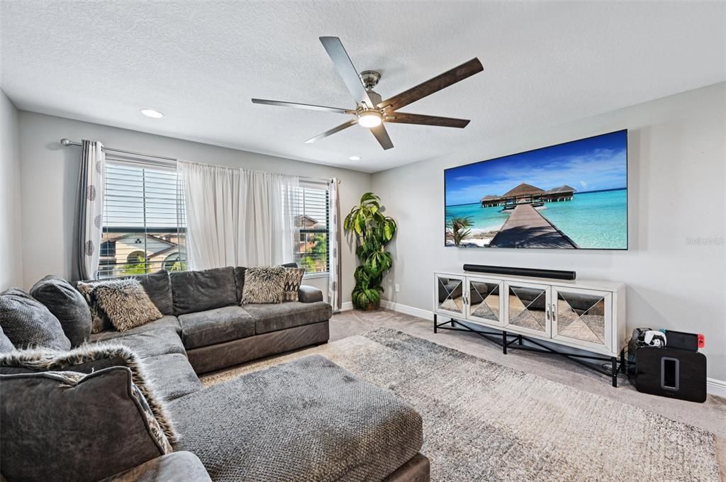 En Venta: $725,000 (5 camas, 3 baños, 3381 Pies cuadrados)