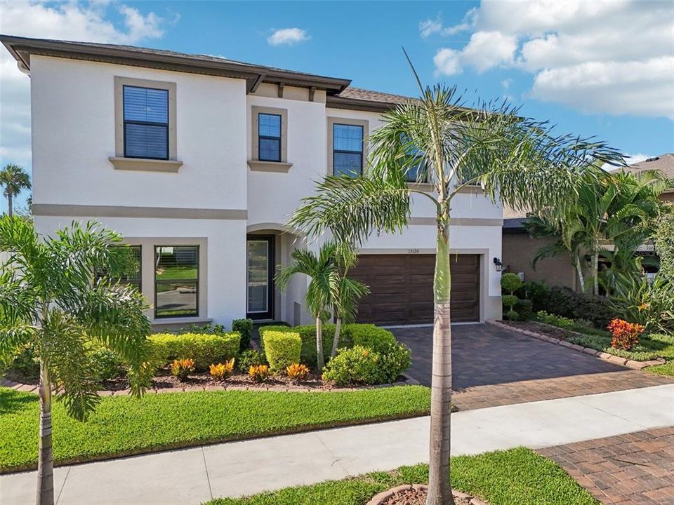 En Venta: $725,000 (5 camas, 3 baños, 3381 Pies cuadrados)