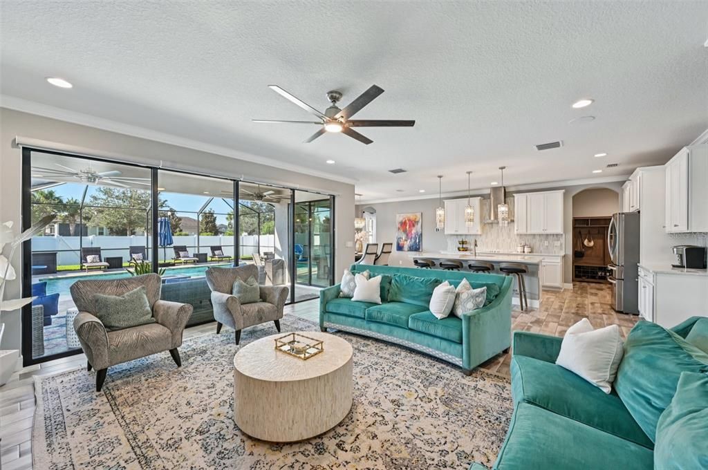 En Venta: $725,000 (5 camas, 3 baños, 3381 Pies cuadrados)