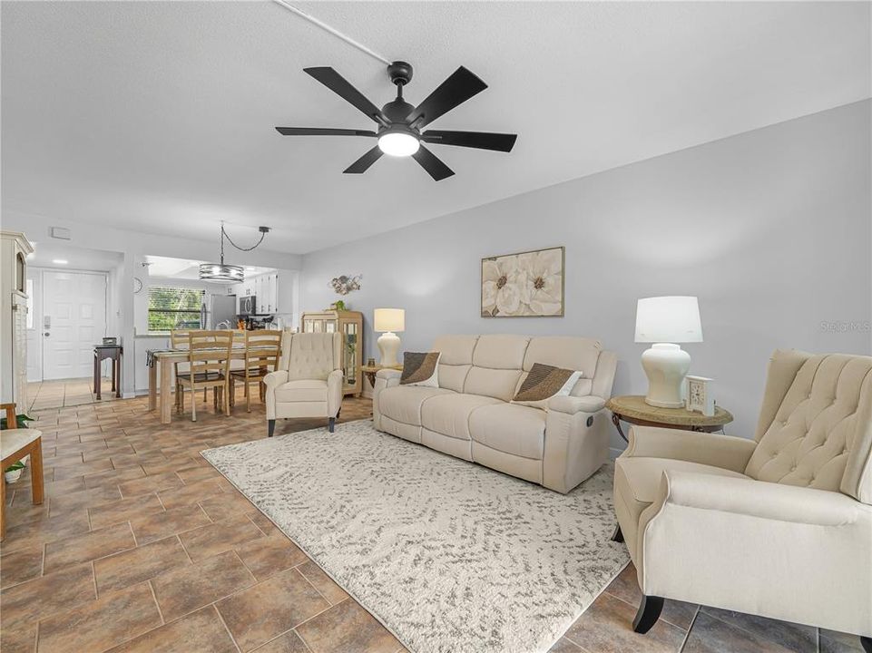 待售: $164,900 (2 贝兹, 2 浴室, 1185 平方英尺)