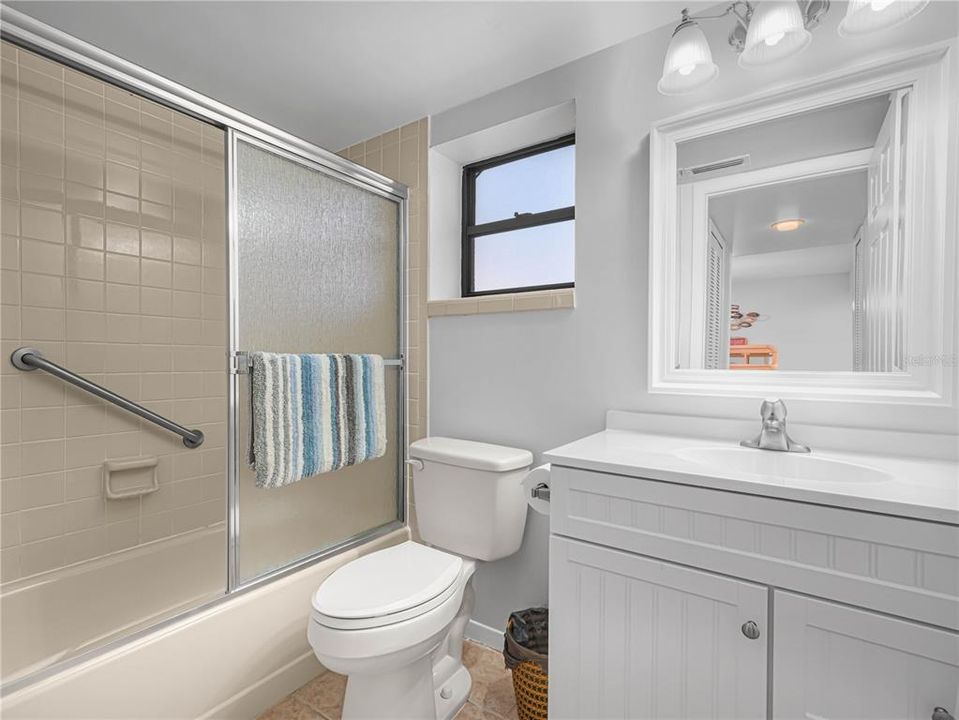 待售: $164,900 (2 贝兹, 2 浴室, 1185 平方英尺)