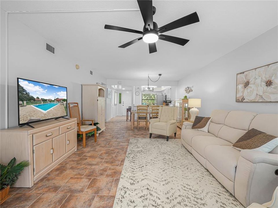 待售: $164,900 (2 贝兹, 2 浴室, 1185 平方英尺)