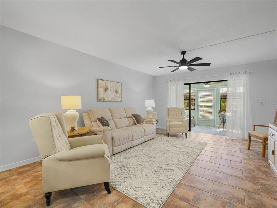 待售: $164,900 (2 贝兹, 2 浴室, 1185 平方英尺)