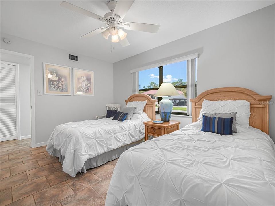 待售: $164,900 (2 贝兹, 2 浴室, 1185 平方英尺)