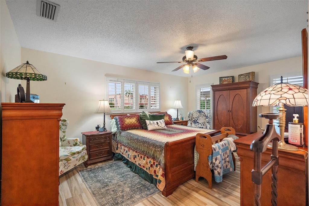 Active With Contract: $245,000 (2 beds, 2 baths, 1480 Square Feet)