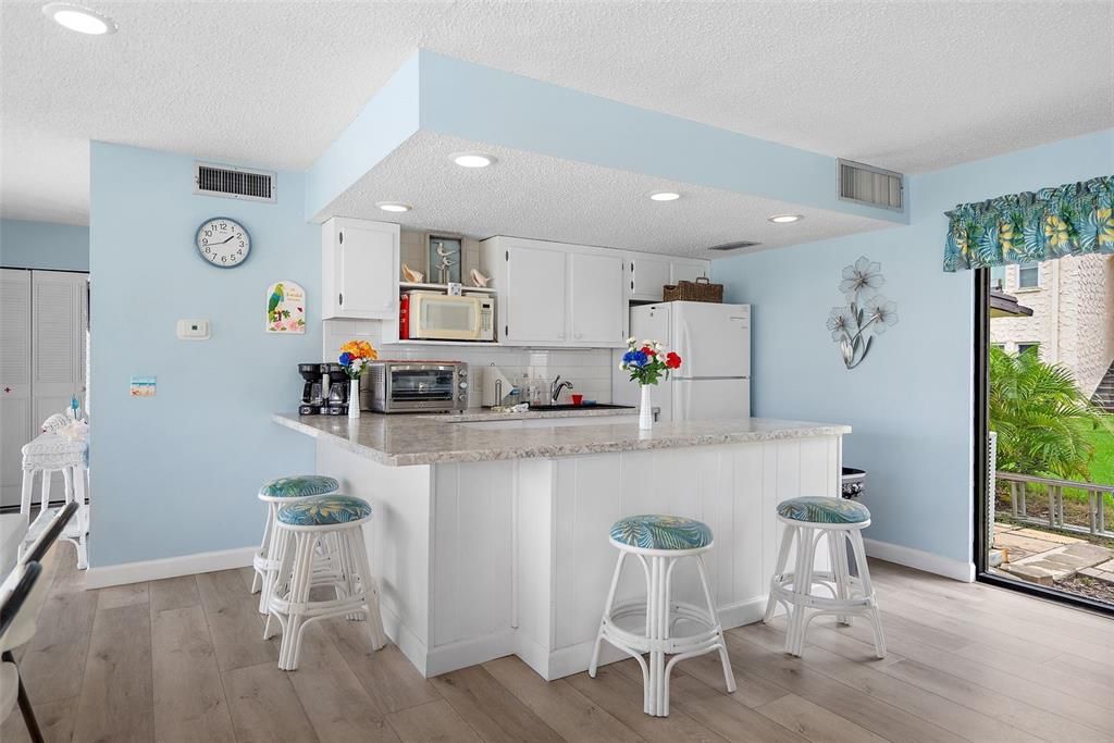 Active With Contract: $245,000 (2 beds, 2 baths, 1480 Square Feet)