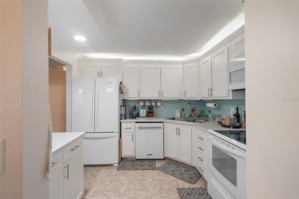 Active With Contract: $245,000 (2 beds, 2 baths, 1480 Square Feet)