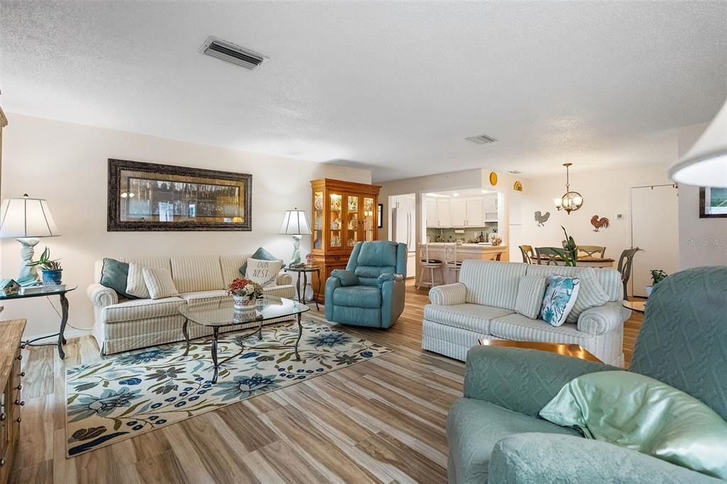 Active With Contract: $245,000 (2 beds, 2 baths, 1480 Square Feet)