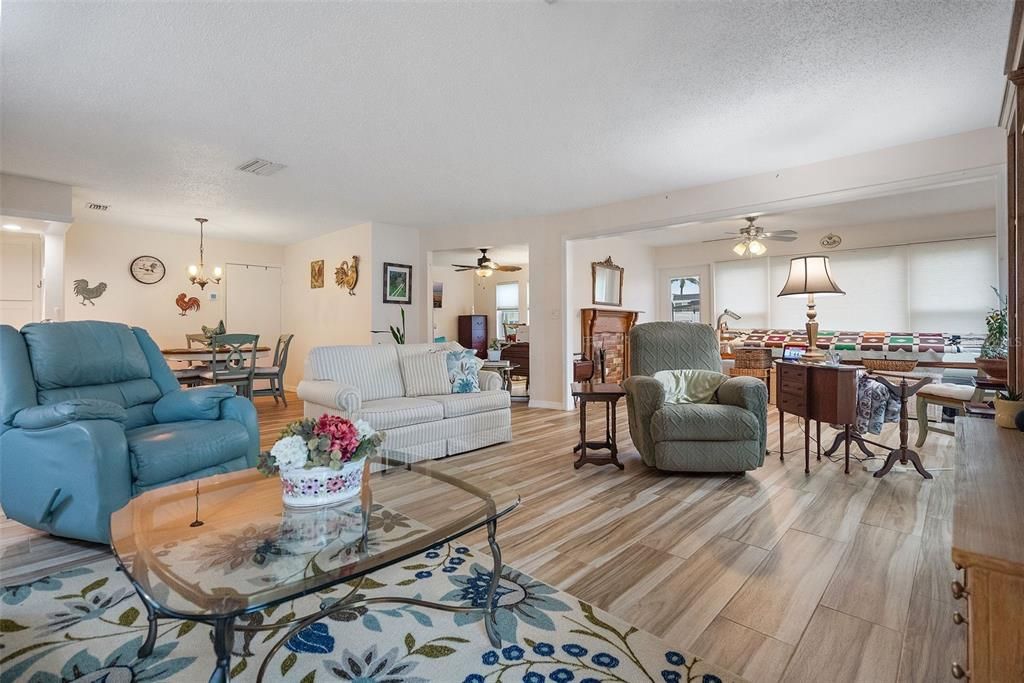 Active With Contract: $245,000 (2 beds, 2 baths, 1480 Square Feet)