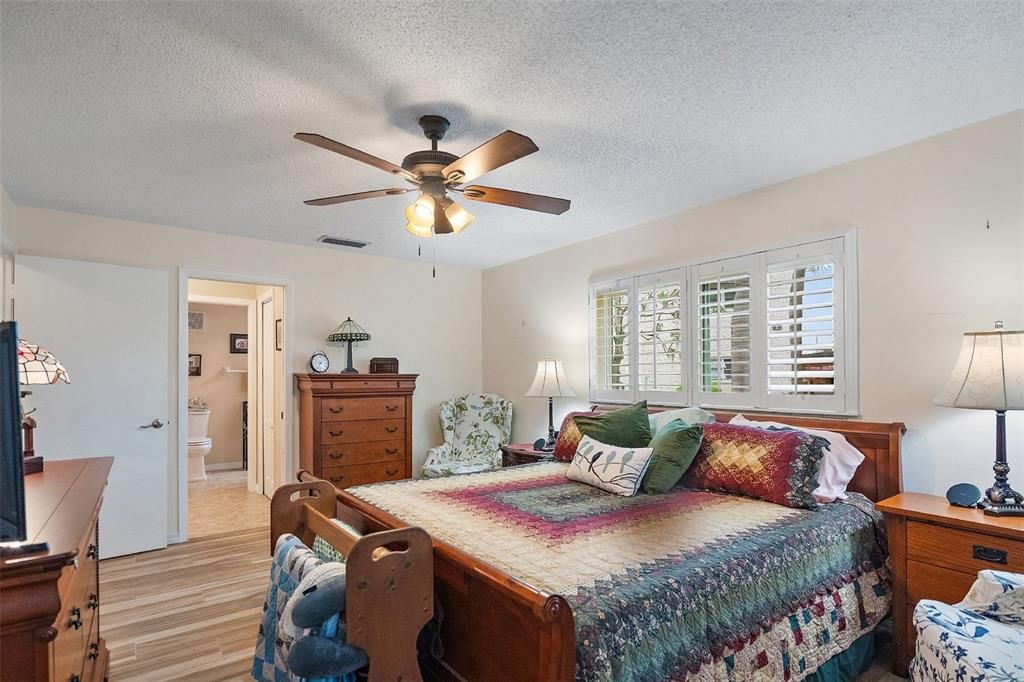 Active With Contract: $245,000 (2 beds, 2 baths, 1480 Square Feet)