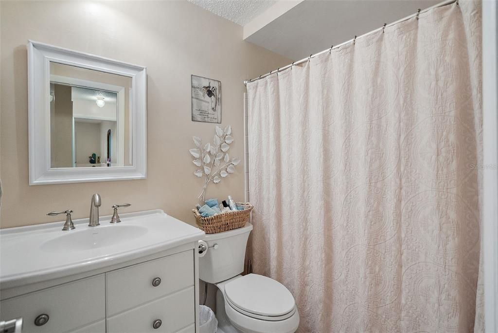 Active With Contract: $245,000 (2 beds, 2 baths, 1480 Square Feet)