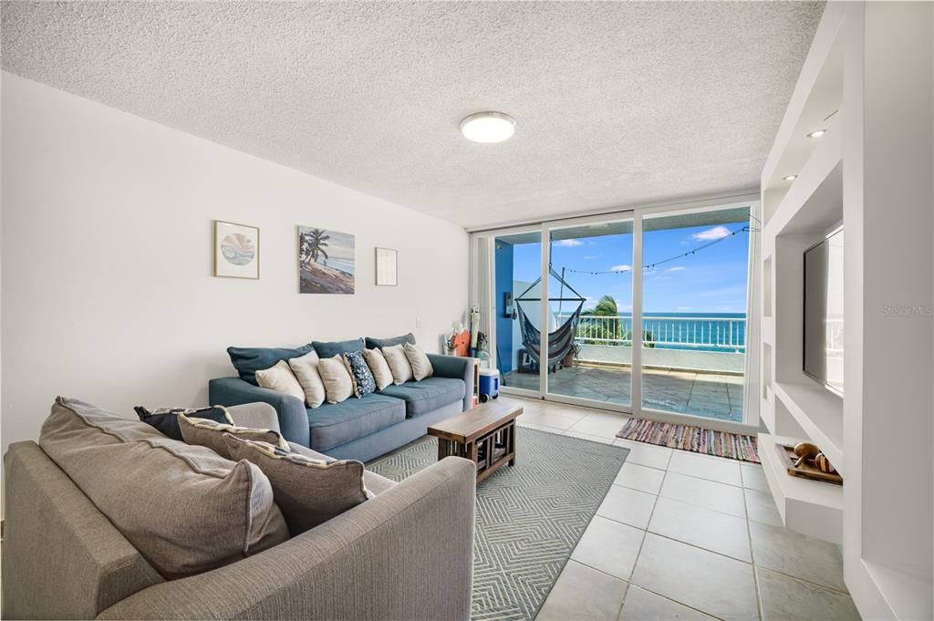 合同活跃: $295,000 (2 贝兹, 1 浴室, 745 平方英尺)