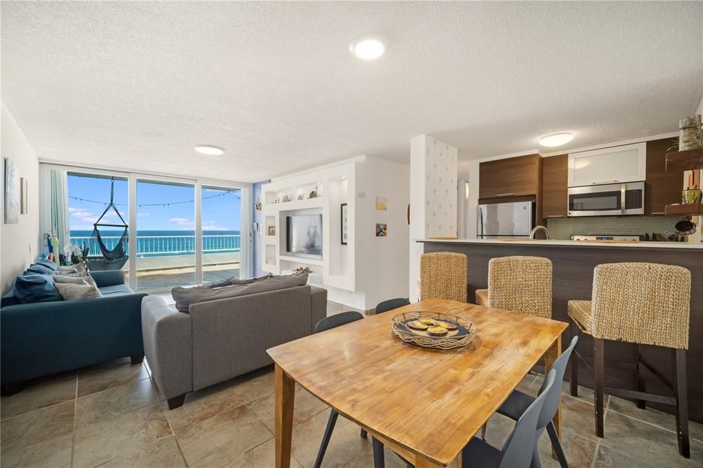 合同活跃: $295,000 (2 贝兹, 1 浴室, 745 平方英尺)