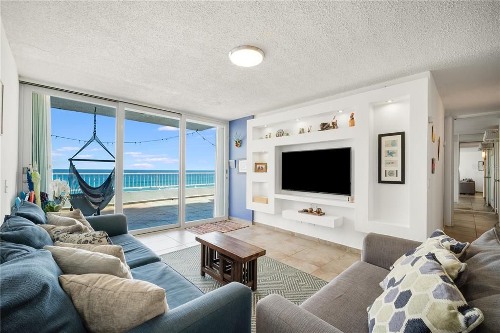 合同活跃: $295,000 (2 贝兹, 1 浴室, 745 平方英尺)