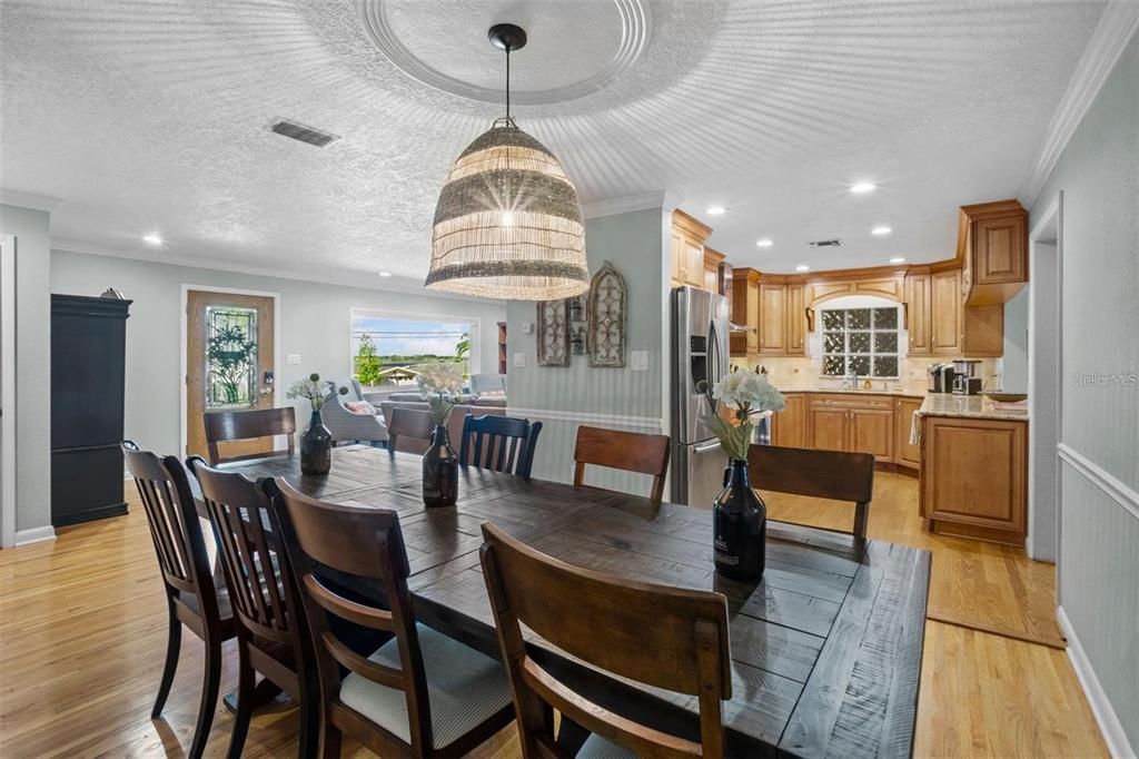 For Sale: $475,000 (4 beds, 3 baths, 2722 Square Feet)