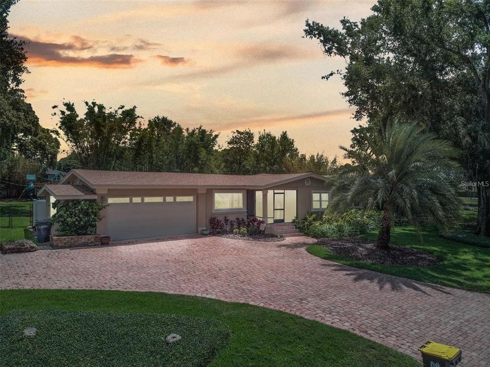 For Sale: $475,000 (4 beds, 3 baths, 2722 Square Feet)