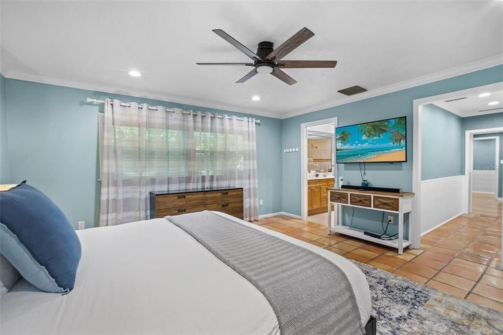 For Sale: $475,000 (4 beds, 3 baths, 2722 Square Feet)