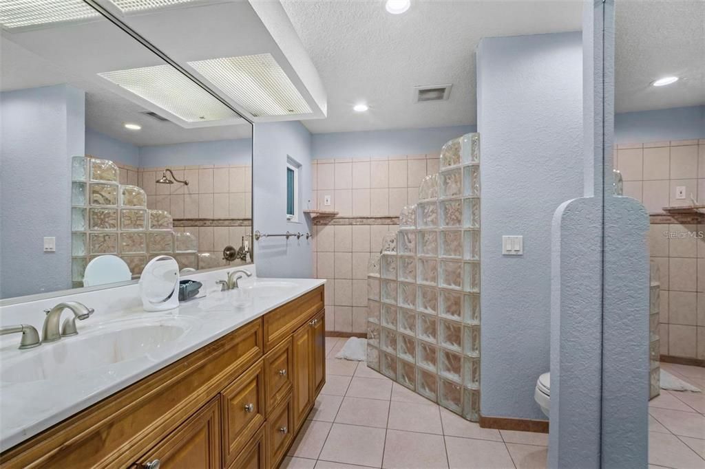 For Sale: $475,000 (4 beds, 3 baths, 2722 Square Feet)