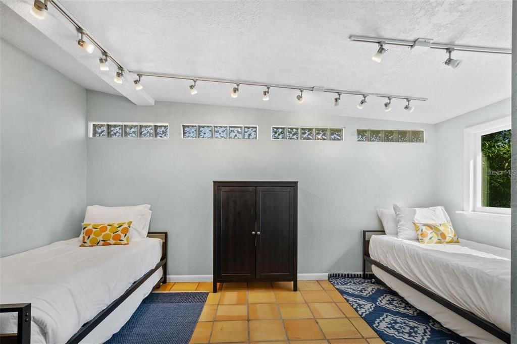 For Sale: $475,000 (4 beds, 3 baths, 2722 Square Feet)