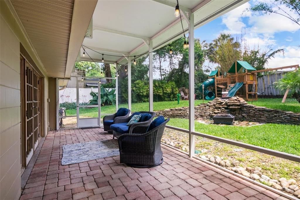 For Sale: $475,000 (4 beds, 3 baths, 2722 Square Feet)