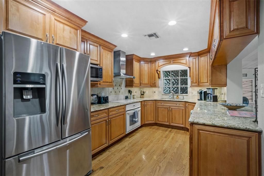 For Sale: $475,000 (4 beds, 3 baths, 2722 Square Feet)