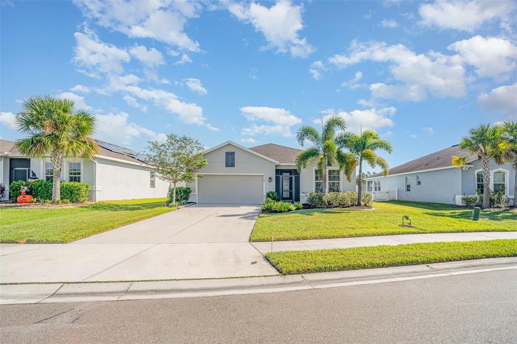 For Sale: $399,000 (3 beds, 2 baths, 1818 Square Feet)