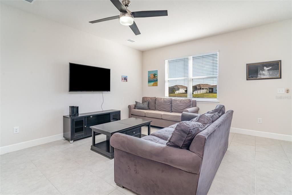 For Sale: $399,000 (3 beds, 2 baths, 1818 Square Feet)