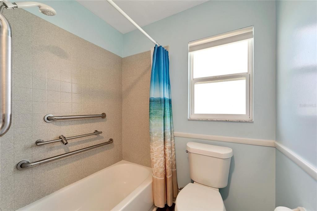 出租: $2,100 (2 贝兹, 2 浴室, 1620 平方英尺)