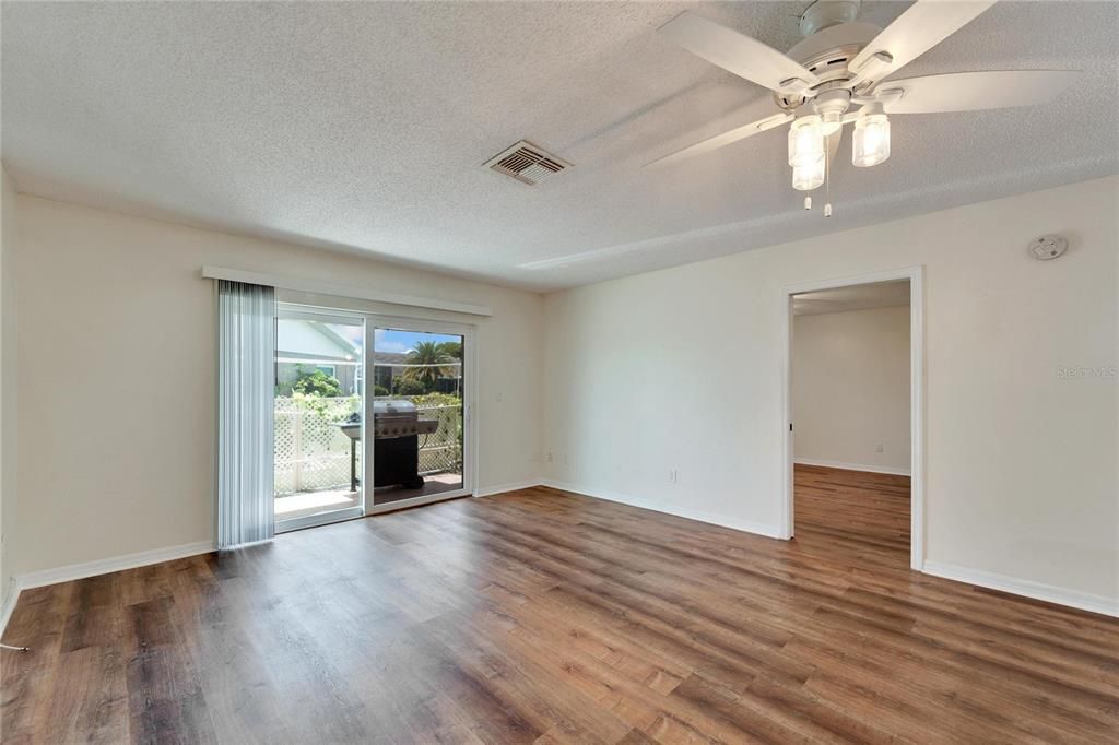 出租: $2,100 (2 贝兹, 2 浴室, 1620 平方英尺)