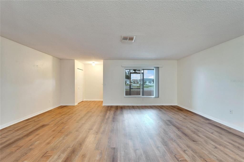 出租: $2,100 (2 贝兹, 2 浴室, 1620 平方英尺)