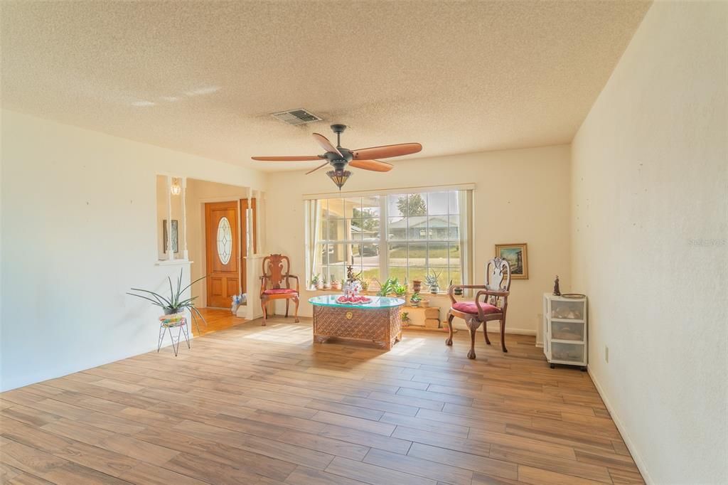 En Venta: $229,990 (3 camas, 2 baños, 1896 Pies cuadrados)