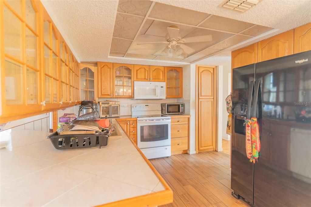 En Venta: $229,990 (3 camas, 2 baños, 1896 Pies cuadrados)