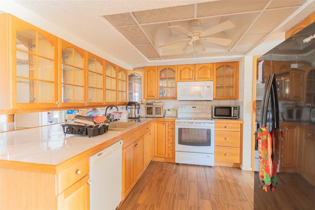 En Venta: $229,990 (3 camas, 2 baños, 1896 Pies cuadrados)