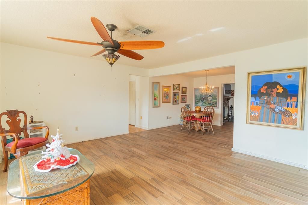 En Venta: $229,990 (3 camas, 2 baños, 1896 Pies cuadrados)