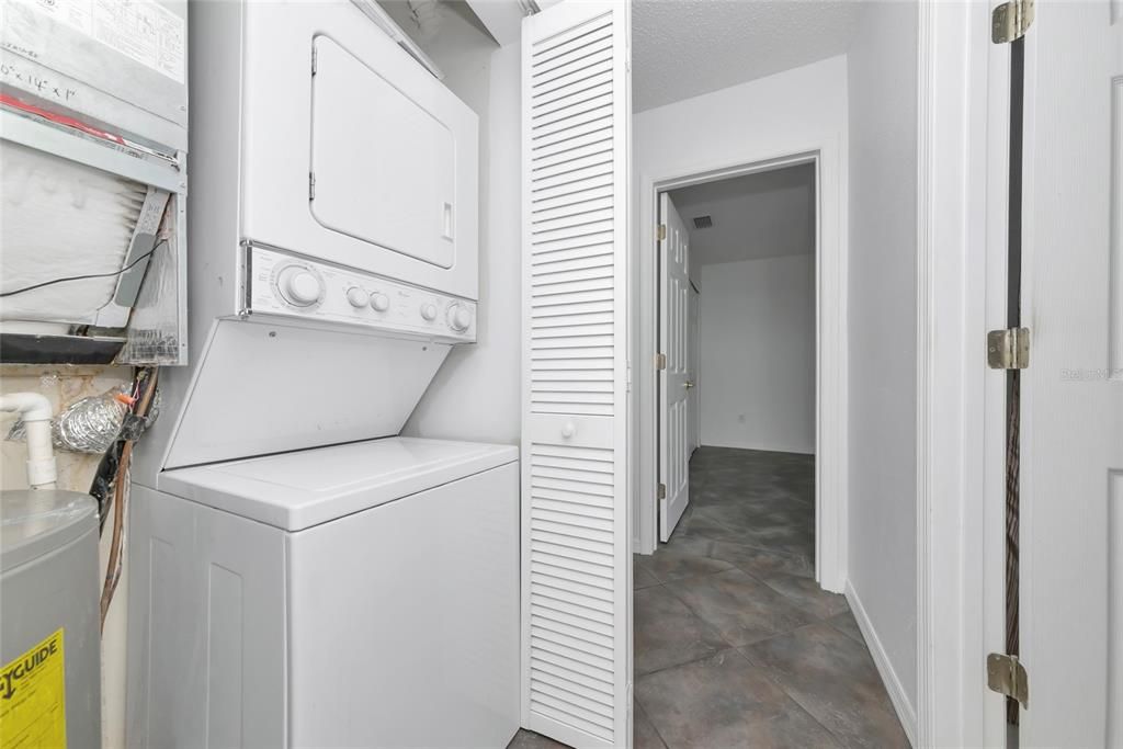 Active With Contract: $155,000 (2 beds, 2 baths, 1049 Square Feet)