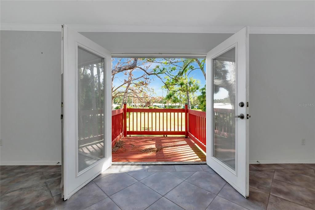 Active With Contract: $155,000 (2 beds, 2 baths, 1049 Square Feet)