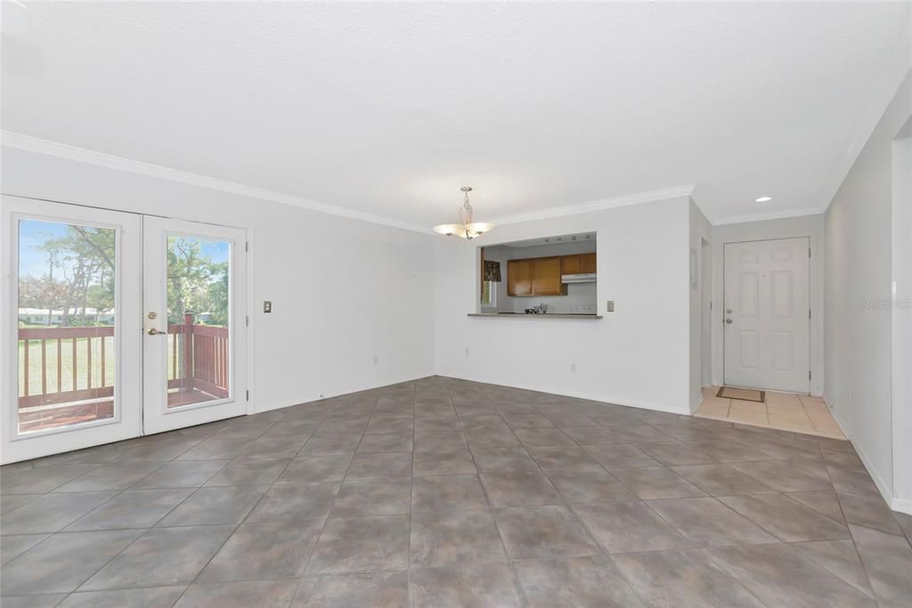 Active With Contract: $155,000 (2 beds, 2 baths, 1049 Square Feet)