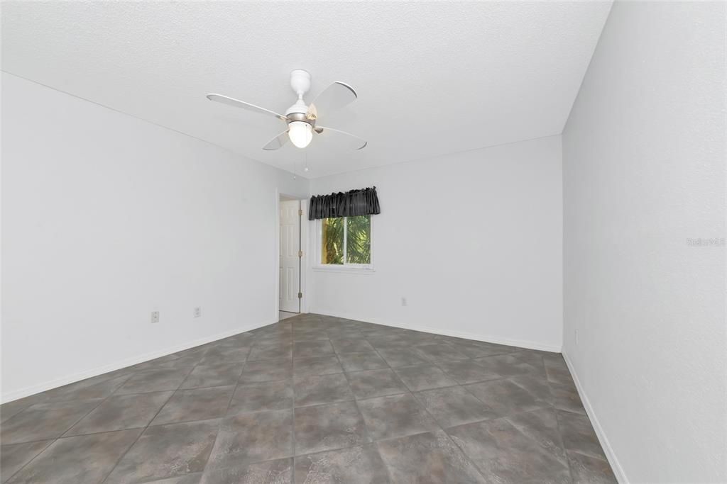 Active With Contract: $155,000 (2 beds, 2 baths, 1049 Square Feet)