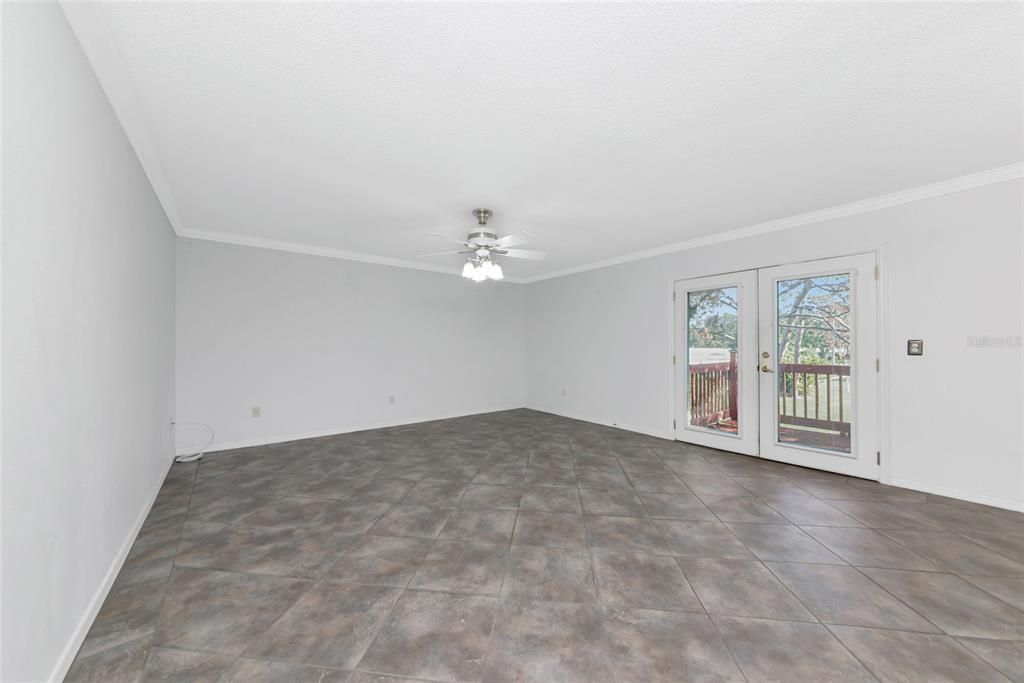 Active With Contract: $155,000 (2 beds, 2 baths, 1049 Square Feet)