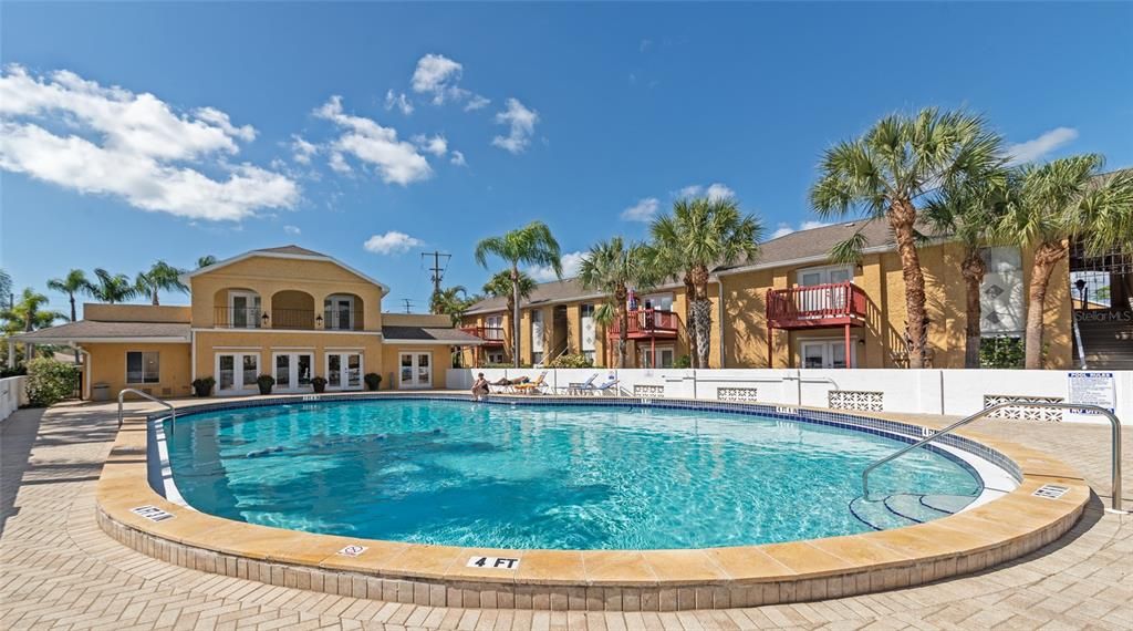 Active With Contract: $155,000 (2 beds, 2 baths, 1049 Square Feet)