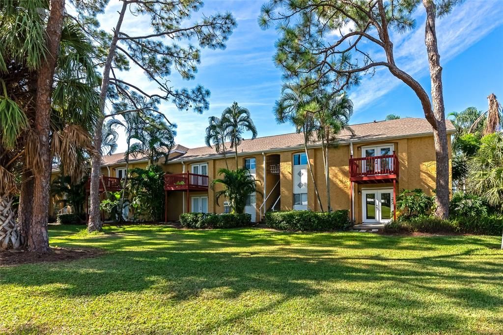 Active With Contract: $155,000 (2 beds, 2 baths, 1049 Square Feet)