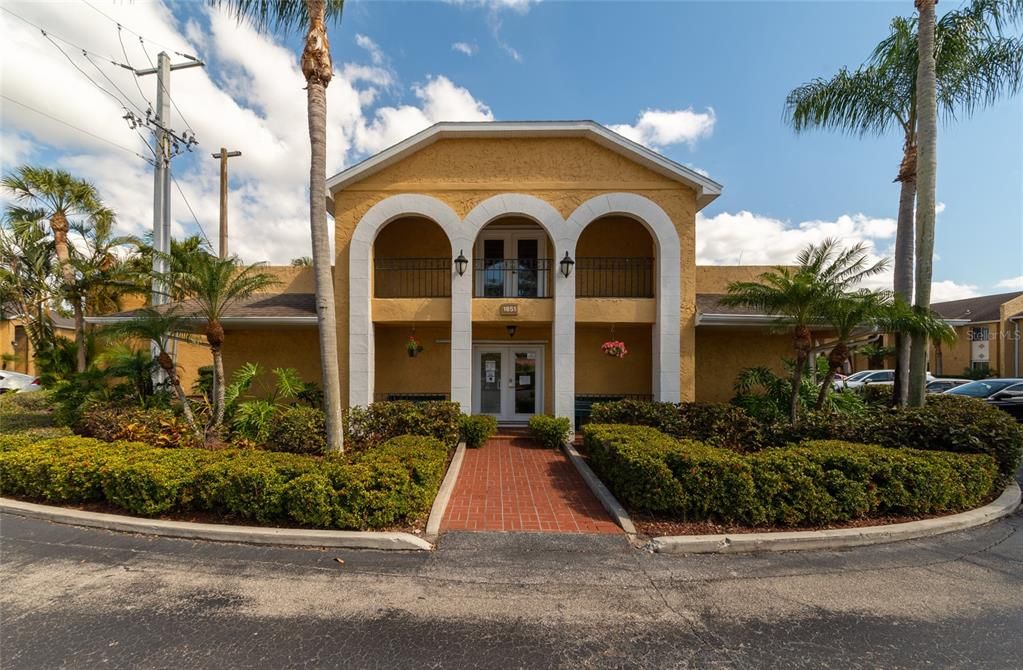 Active With Contract: $155,000 (2 beds, 2 baths, 1049 Square Feet)