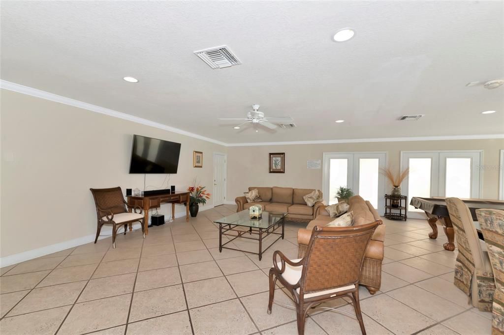 Active With Contract: $155,000 (2 beds, 2 baths, 1049 Square Feet)