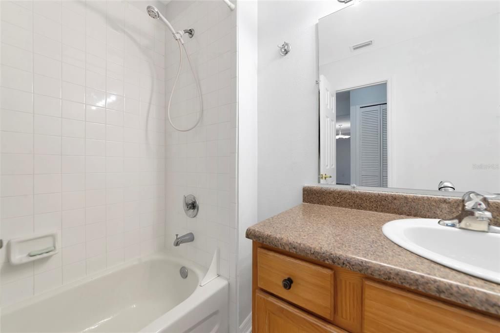 Active With Contract: $155,000 (2 beds, 2 baths, 1049 Square Feet)